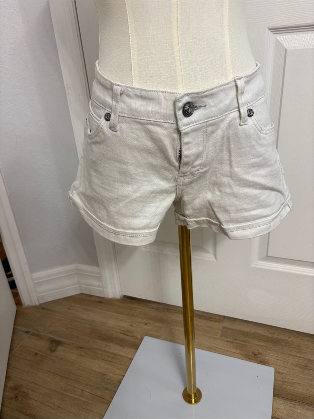 Levi shorty shorts